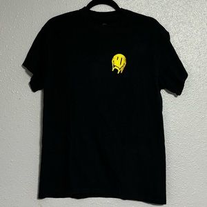 Selling this Medium Smiley tee, good conditions.